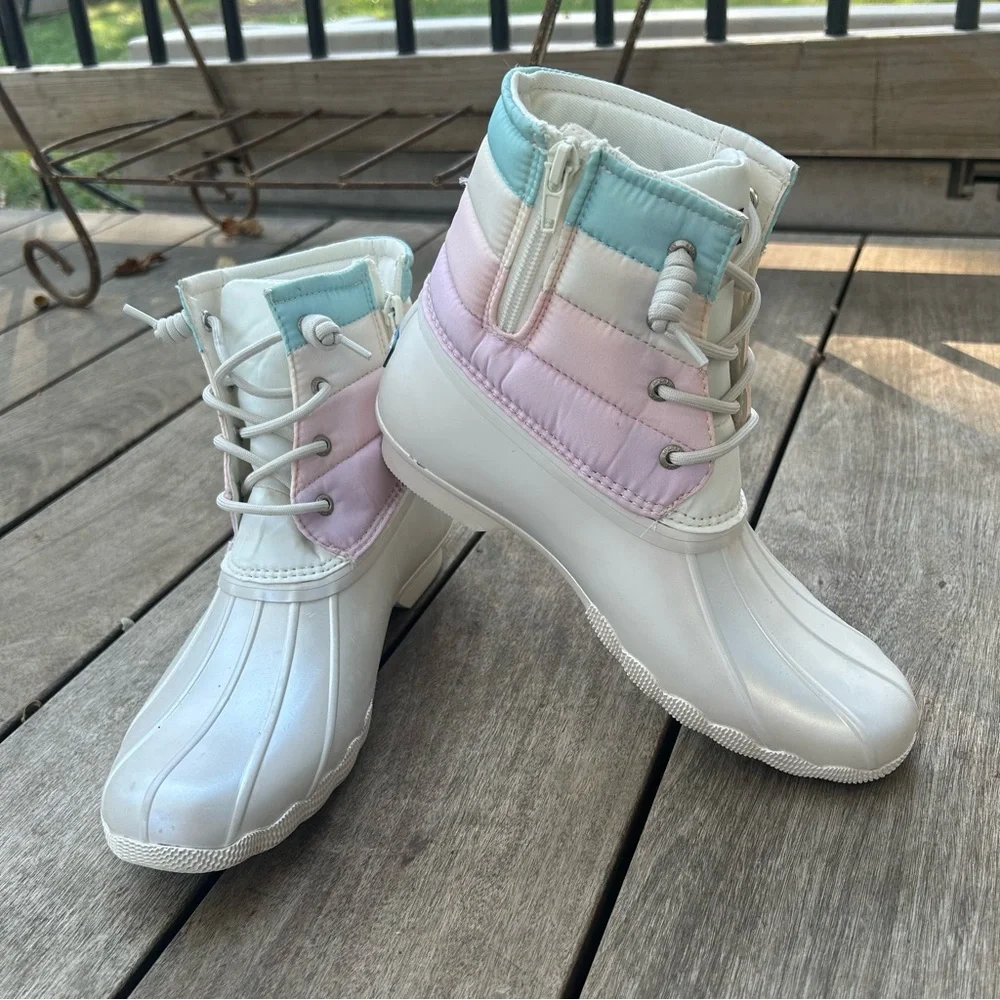 Sperry Topsider Saltwater Water Resistant Ankle Zip Up Boot Unicorn Pink size 6